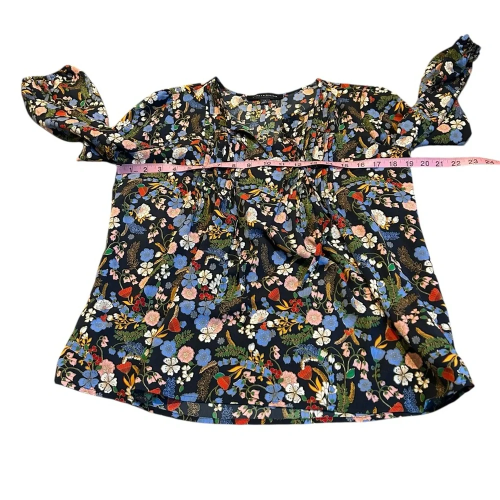 3/$15 TOMMY HILFIGER floral Pintuck blouse